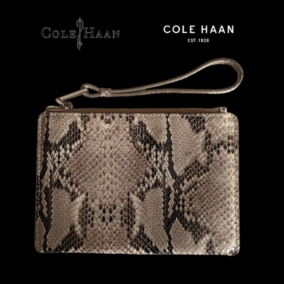 🔥BOGO under $20🔥 Cole Haan Wristlet - Picture 1 of 3